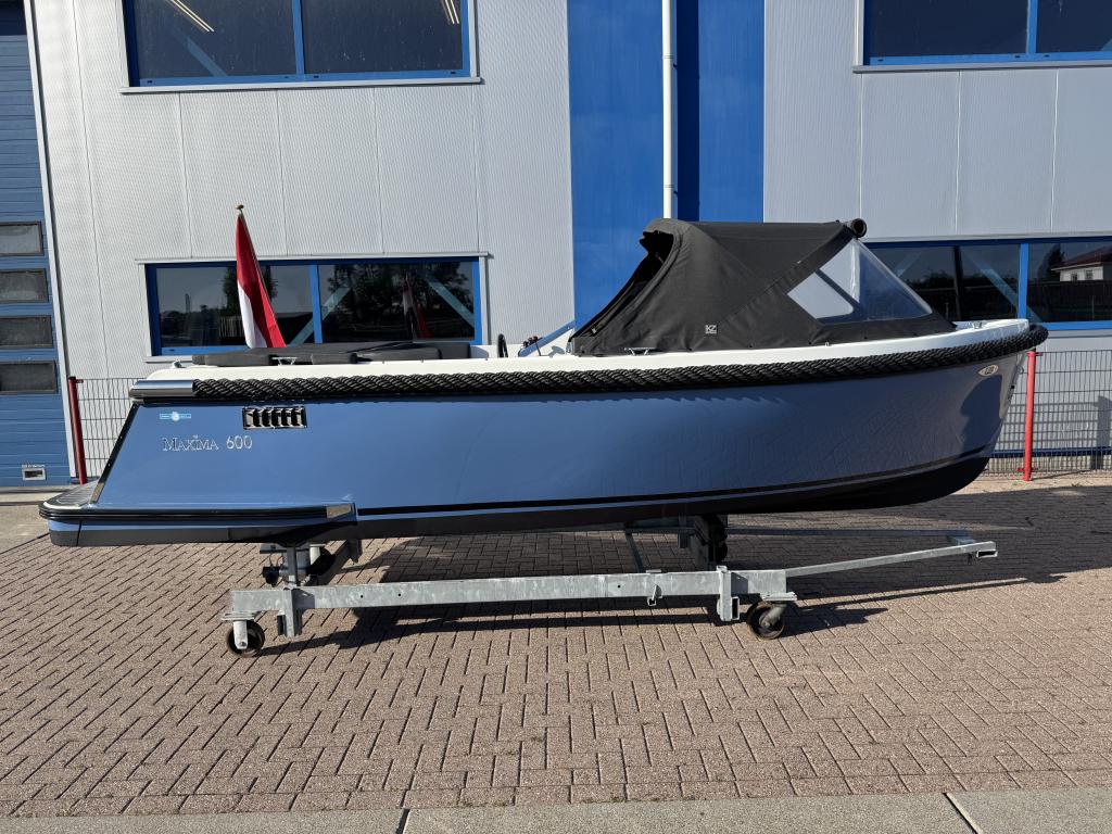 Maxima 600 met Honda 20 pk