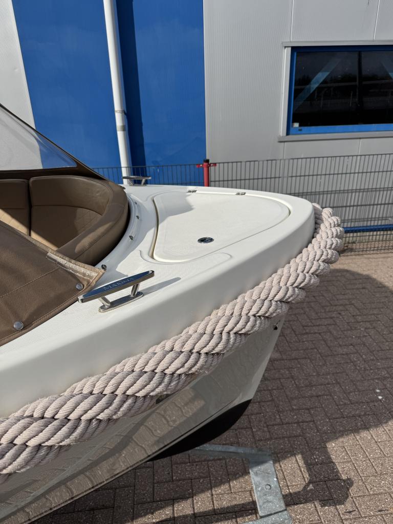 Maxima 600 met Honda 20 pk