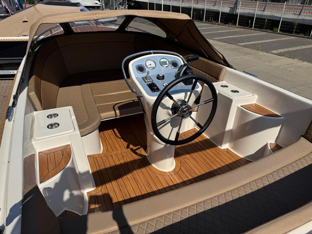 Primeur 715 Tender met Suzuki 40 pk