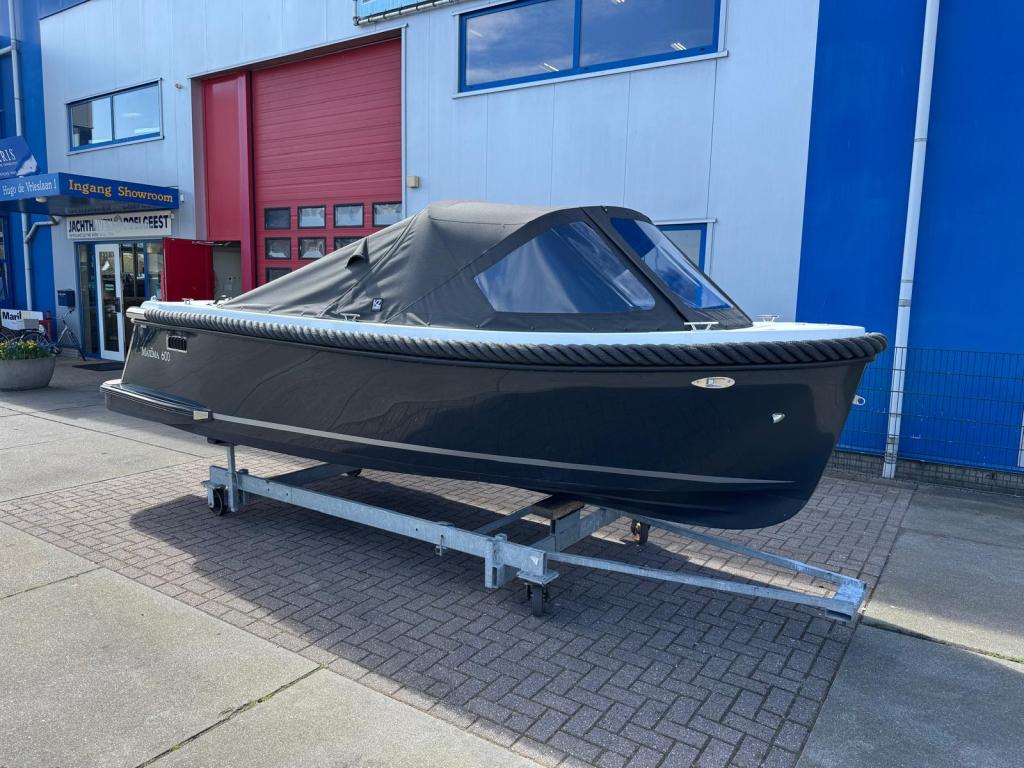 Maxima 600 met Honda 20 pk