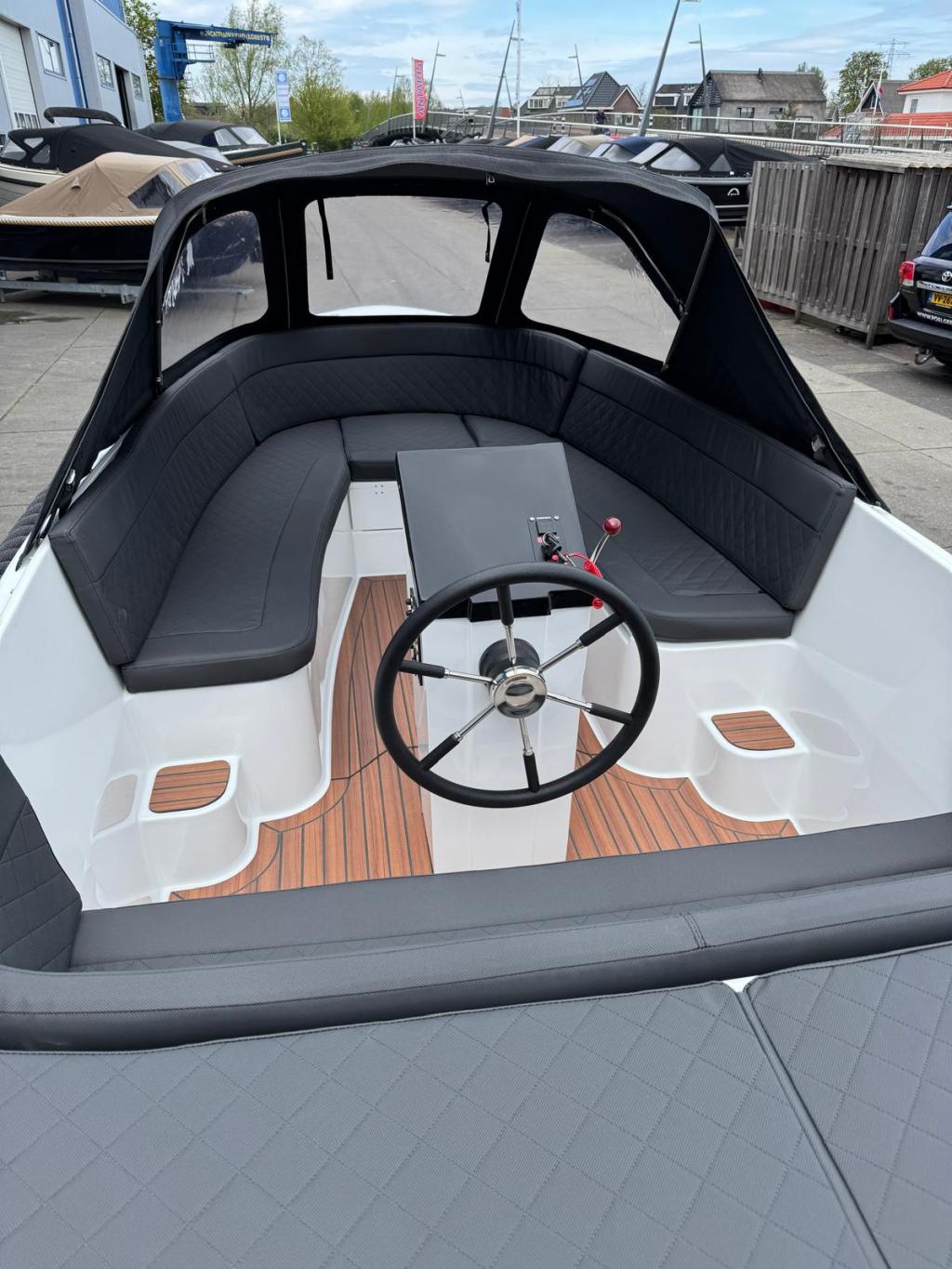 Maxima 600 met Honda 20 pk